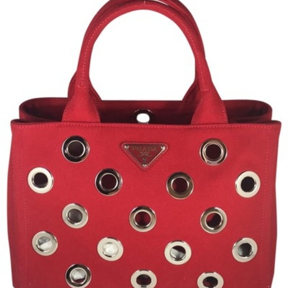 Prada - Picture 1 of 5